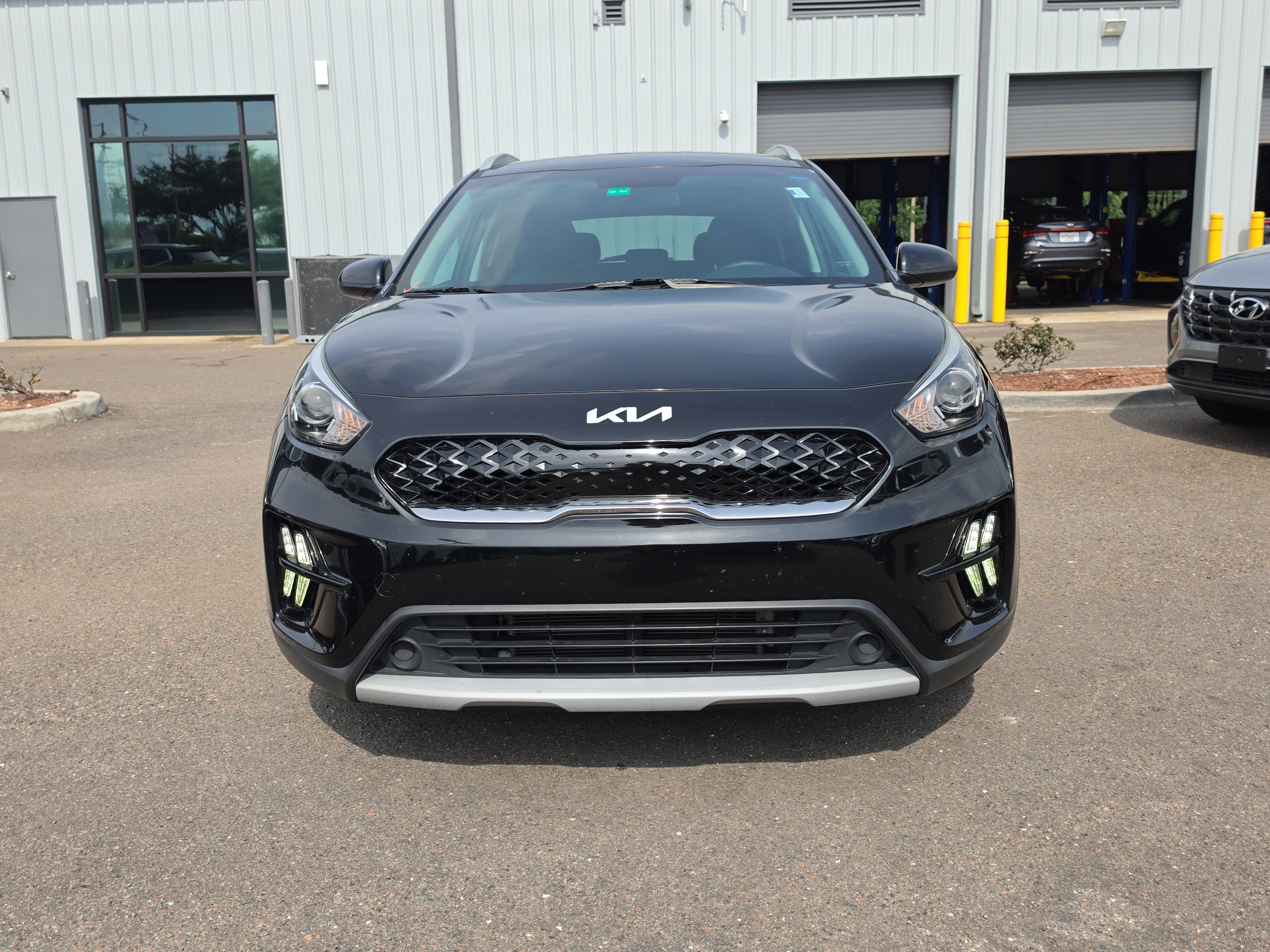 Certified 2022 Kia Niro LX FWD image 3
