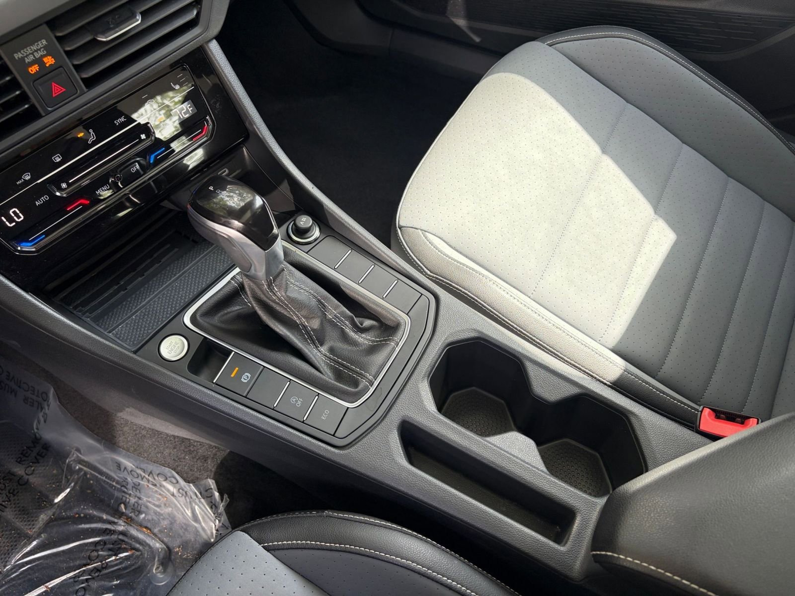 Used 2025 Volkswagen Jetta SE image 41