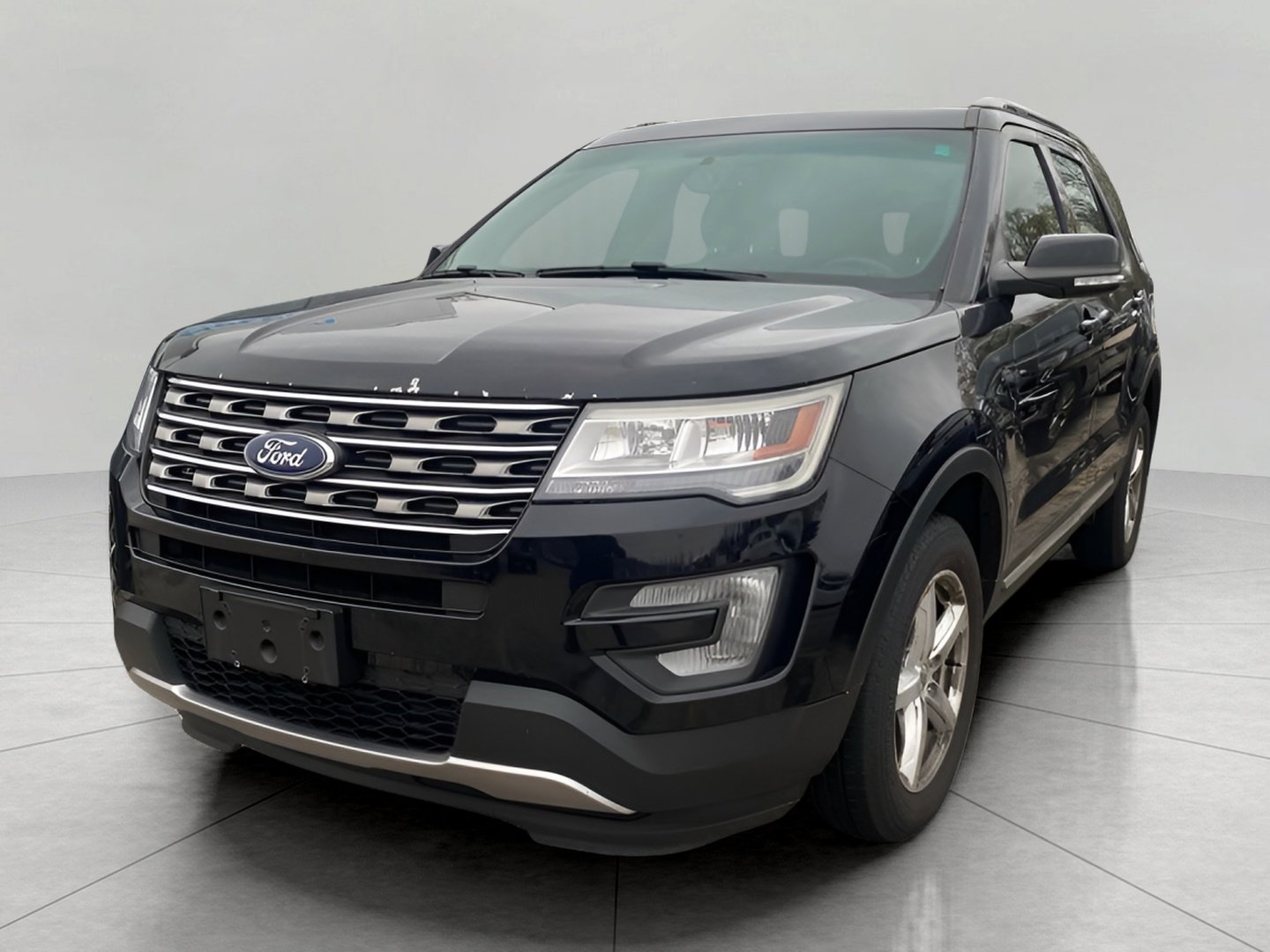 Used 2017 Ford Explorer XLT w/ Equipment Group 201A AWD/4WD image 4