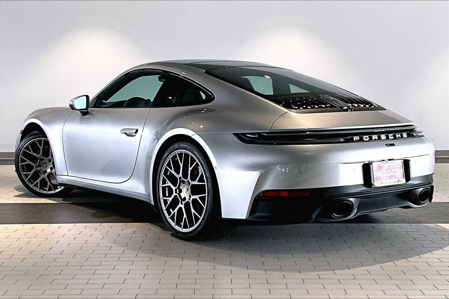 Used 2025 Porsche 911 Carrera image 3