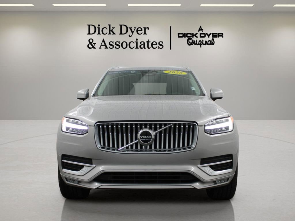 Certified 2025 Volvo XC90 B5 Core image 11