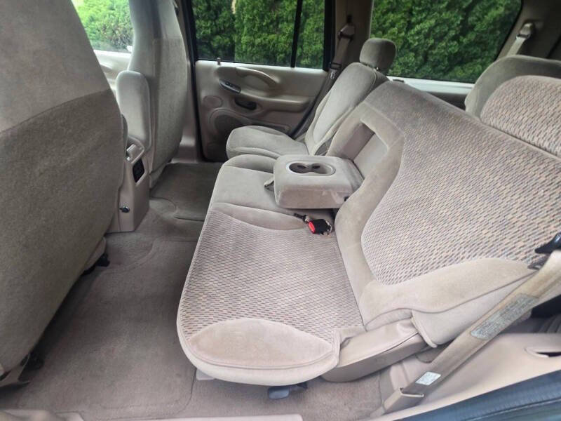 Used 1998 Ford Expedition XLT AWD/4WD image 16