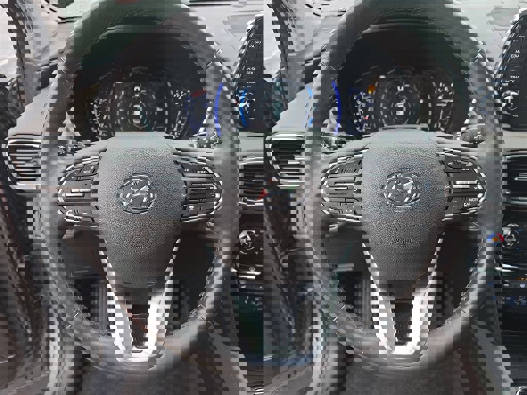 Used 2020 Hyundai Santa Fe Limited w/ Cargo Package image 11