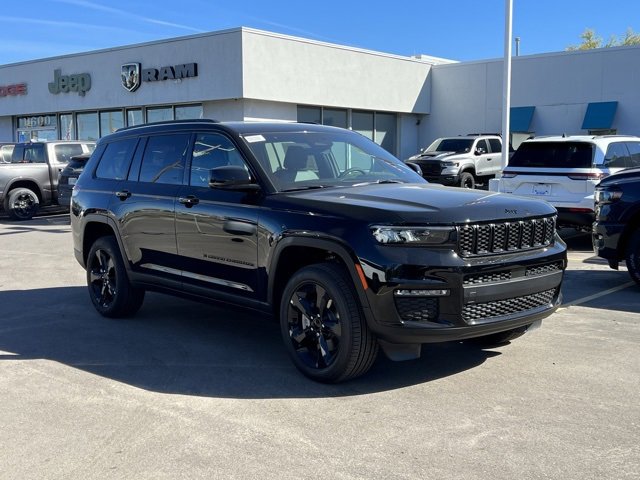 Used 2025 Jeep Grand Cherokee L Limited w/ Black Appearance Package image 4