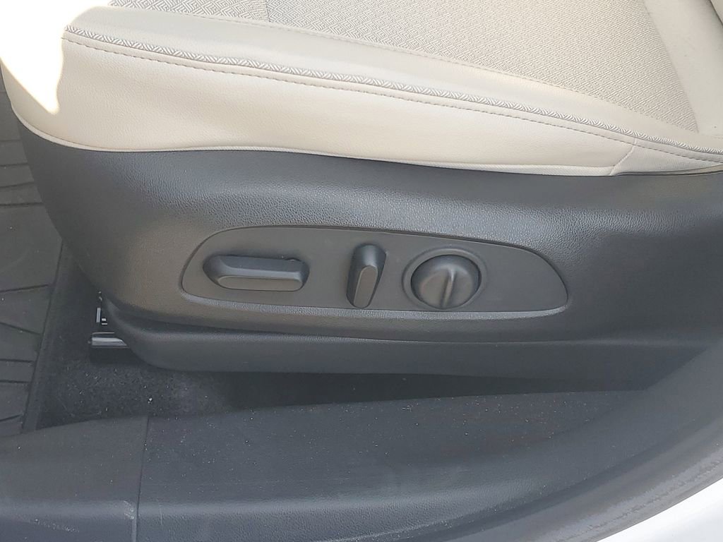 Used 2022 Buick Encore GX Select FWD image 19