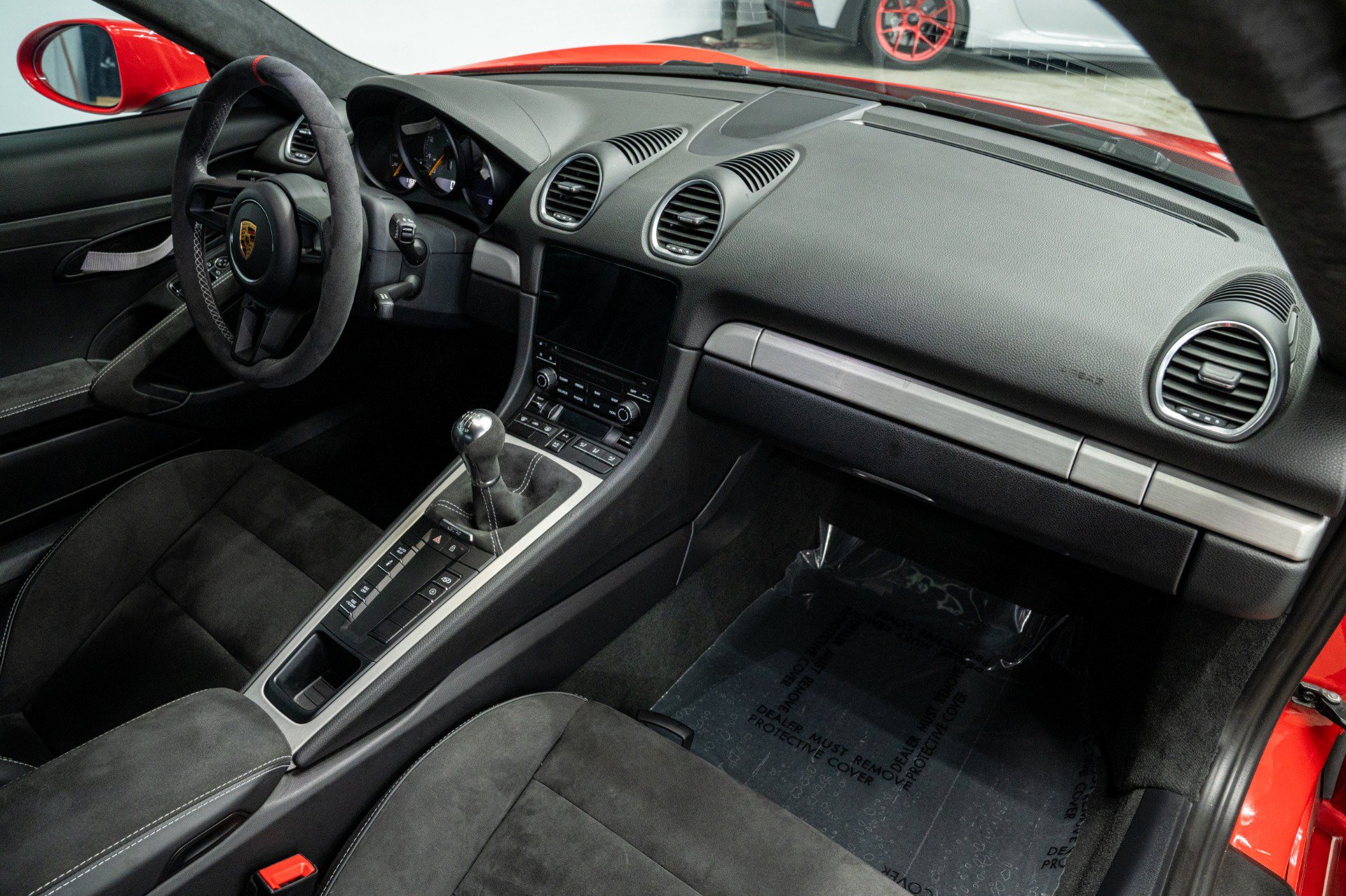 Used 2020 Porsche 718 Cayman GT4 RWD image 13