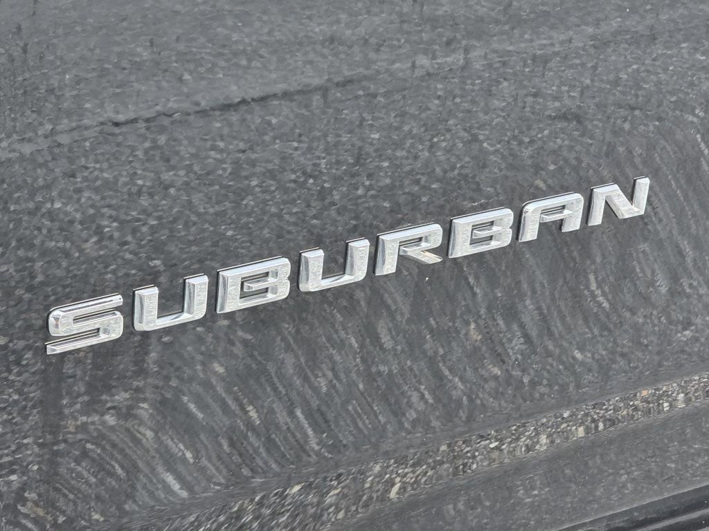 Used 2023 Chevrolet Suburban LT image 33