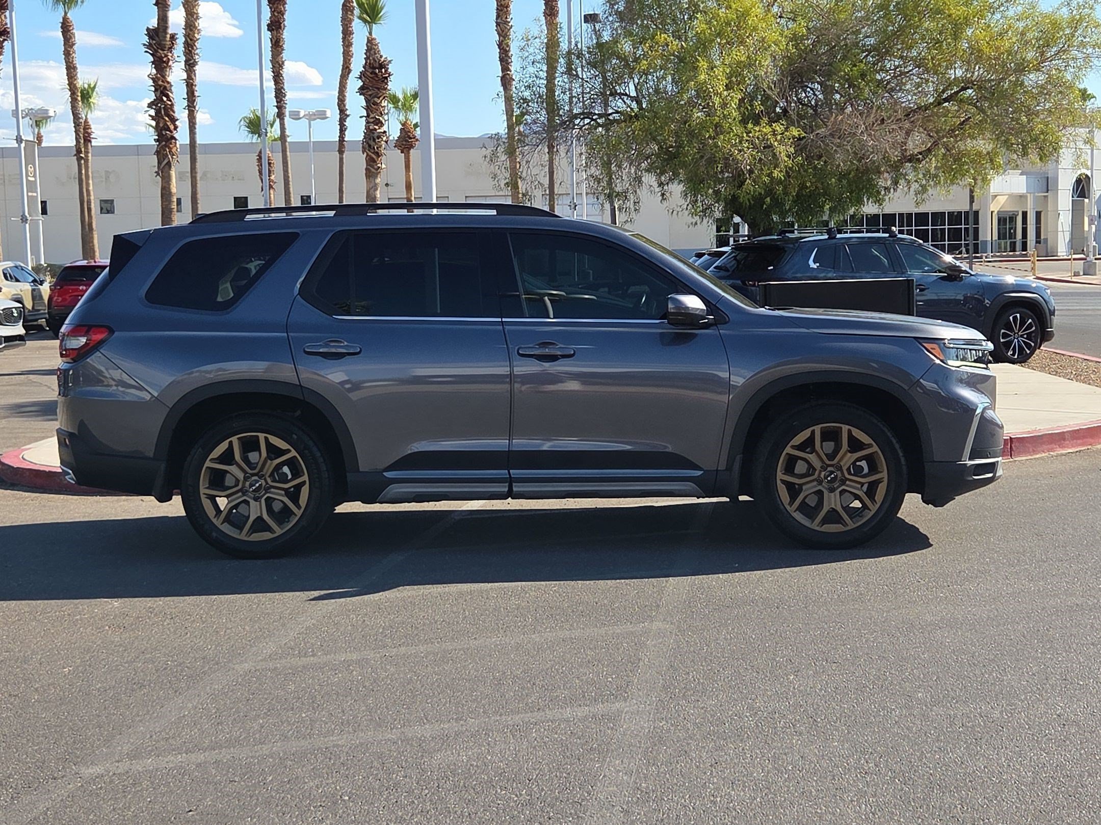 Used 2024 Honda Pilot Touring image 6