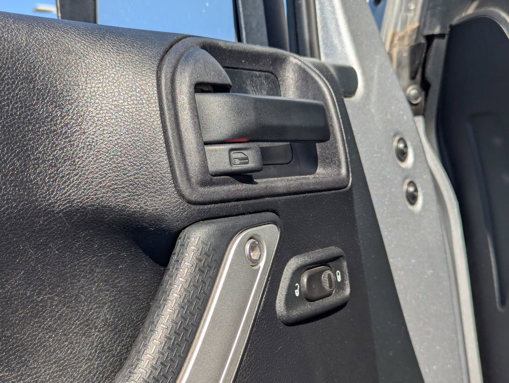 Used 2016 Jeep Wrangler Unlimited Sahara w/ Connectivity Group AWD/4WD image 14