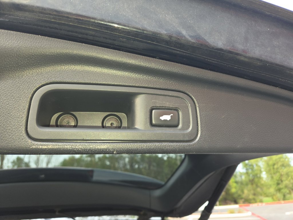 Used 2016 Honda Pilot Touring image 24