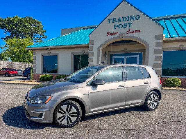 Used 2016 Volkswagen e-Golf SE FWD image 3