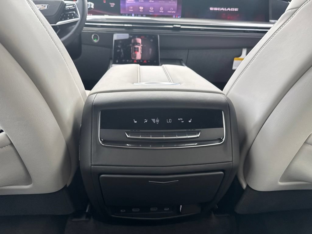 Used 2025 Cadillac Escalade ESV V AWD/4WD image 14