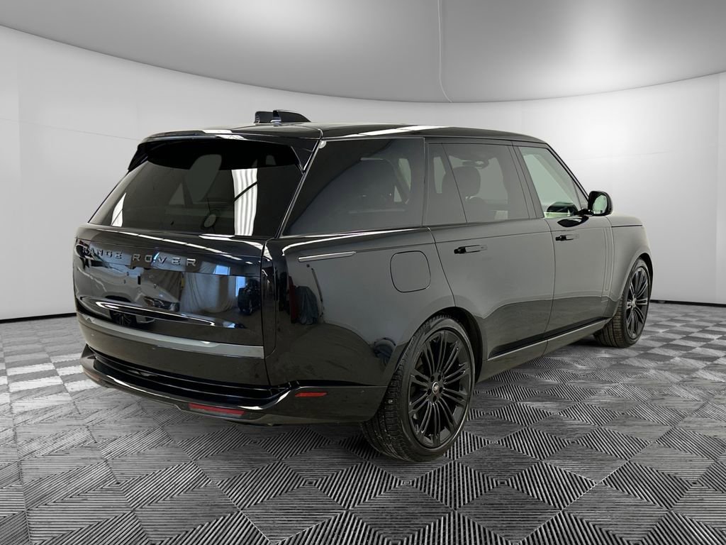 Used 2024 Land Rover Range Rover Long Wheelbase SE image 5