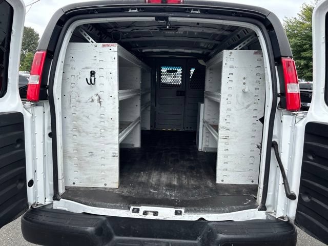 Used 2011 Chevrolet Express 2500 RWD image 24