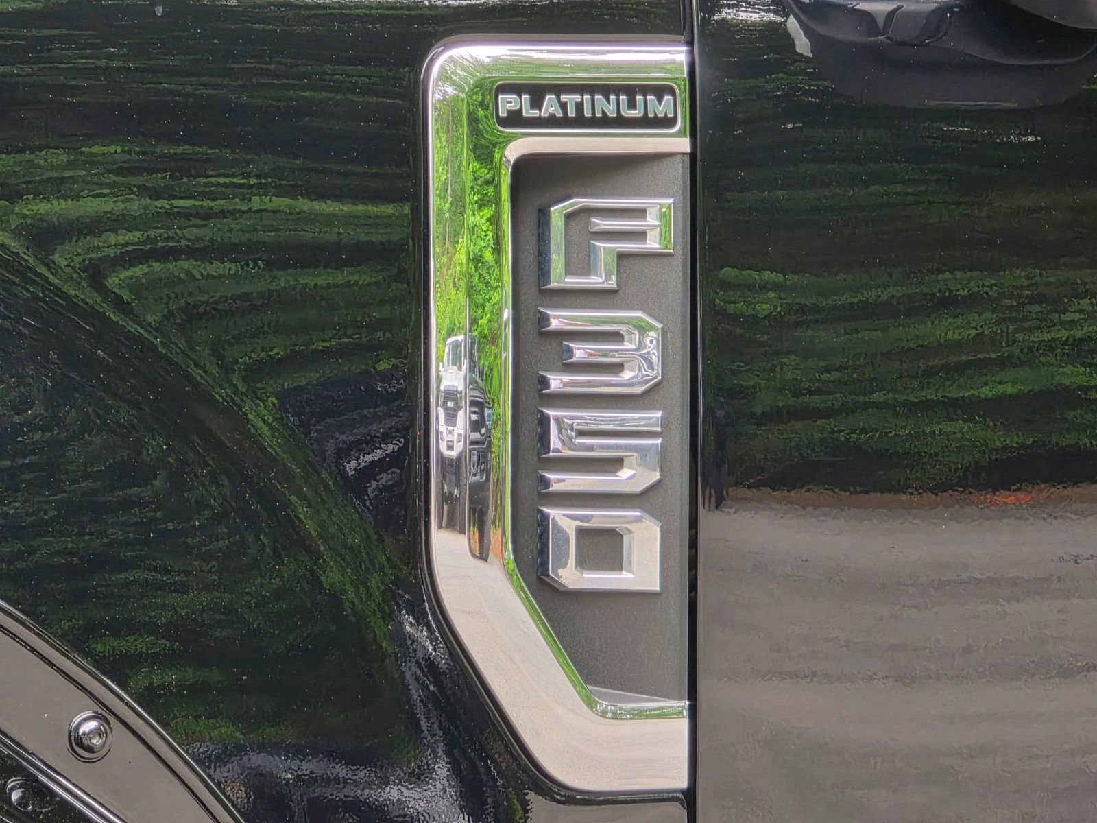 Used 2019 Ford F350 Platinum w/ Platinum Ultimate Package AWD/4WD image 39