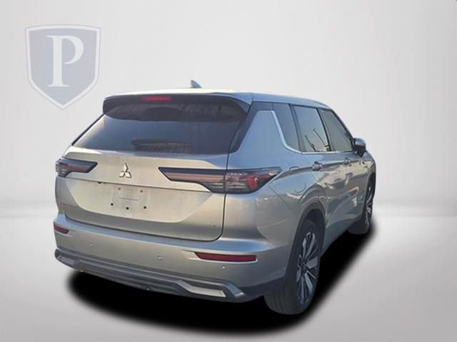 Used 2025 Mitsubishi Outlander SE FWD image 7