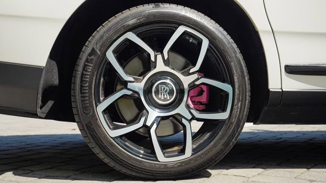 Used 2024 Rolls-Royce Cullinan Sport Utility image 16