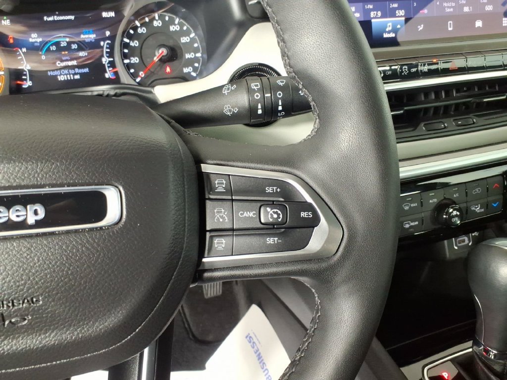 Used 2025 Jeep Compass Limited AWD/4WD image 17