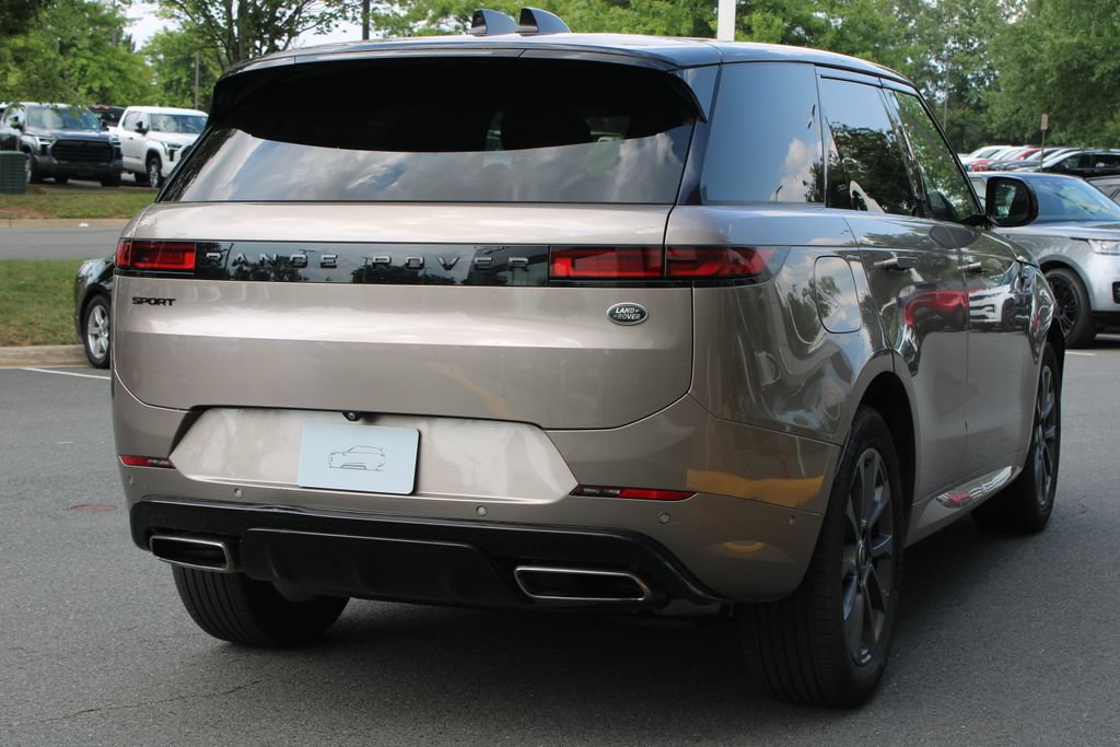 Used 2023 Land Rover Range Rover Sport SE Dynamic AWD/4WD image 4