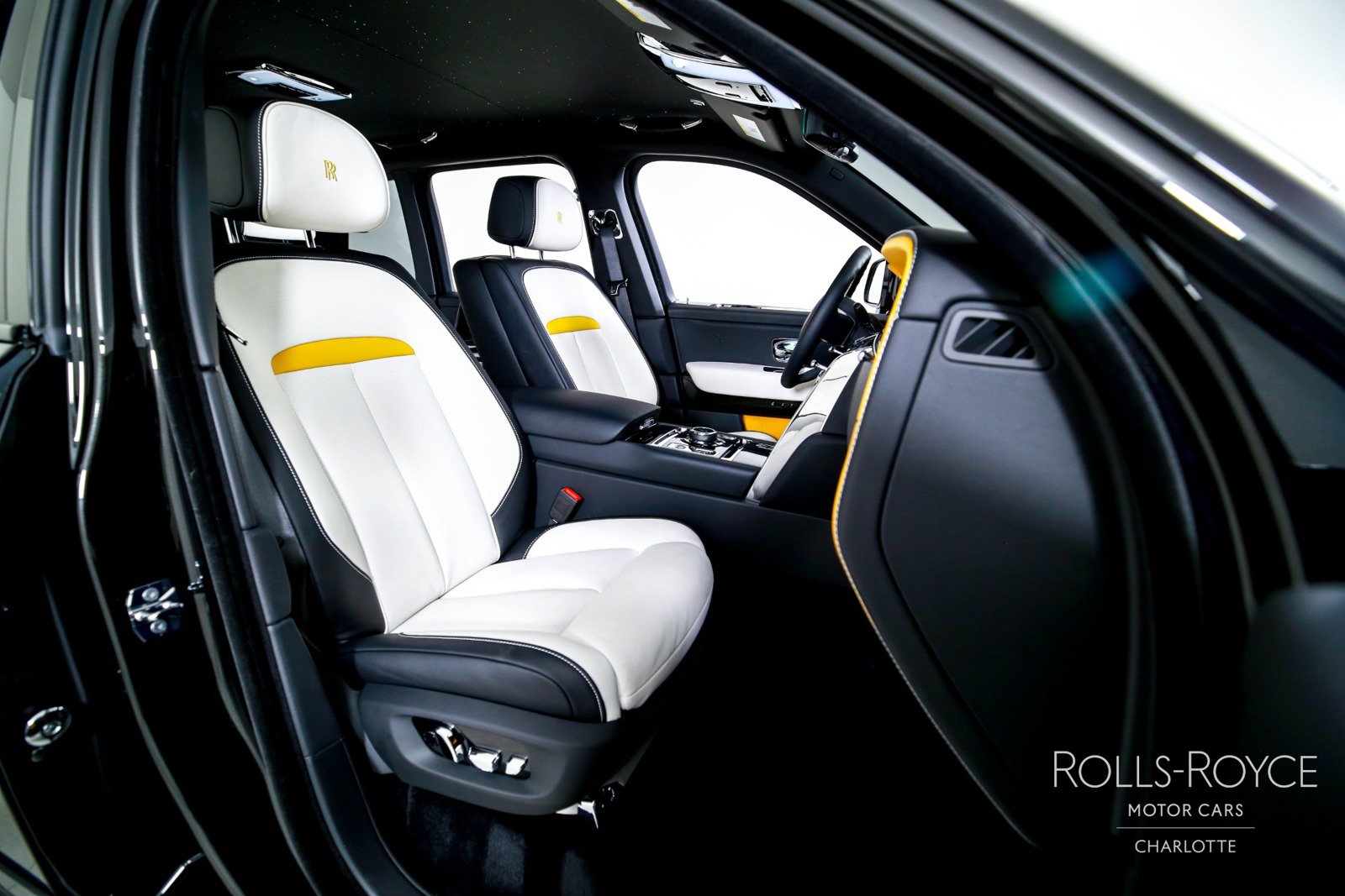 Used 2025 Rolls-Royce Cullinan AWD/4WD image 35