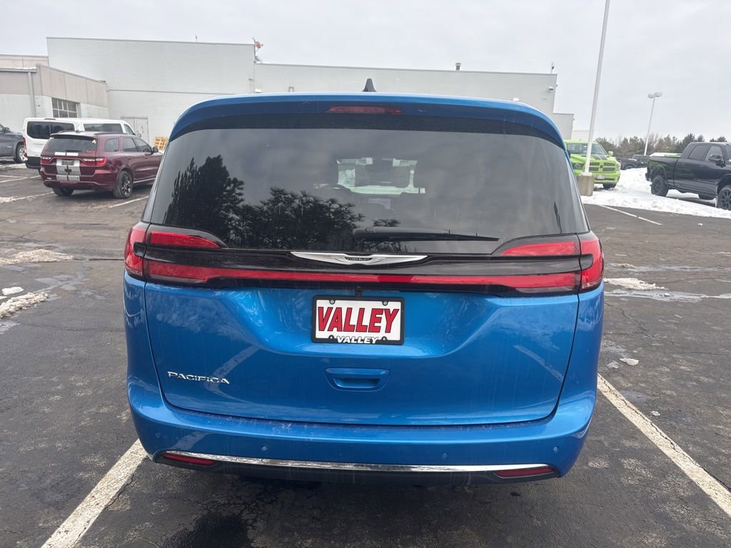 New 2026 Chrysler Pacifica Select image 13