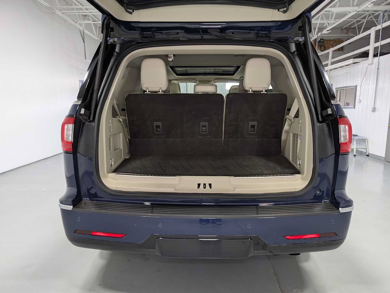 Used 2020 Lincoln Navigator Reserve w/ Luxury Package AWD/4WD image 42