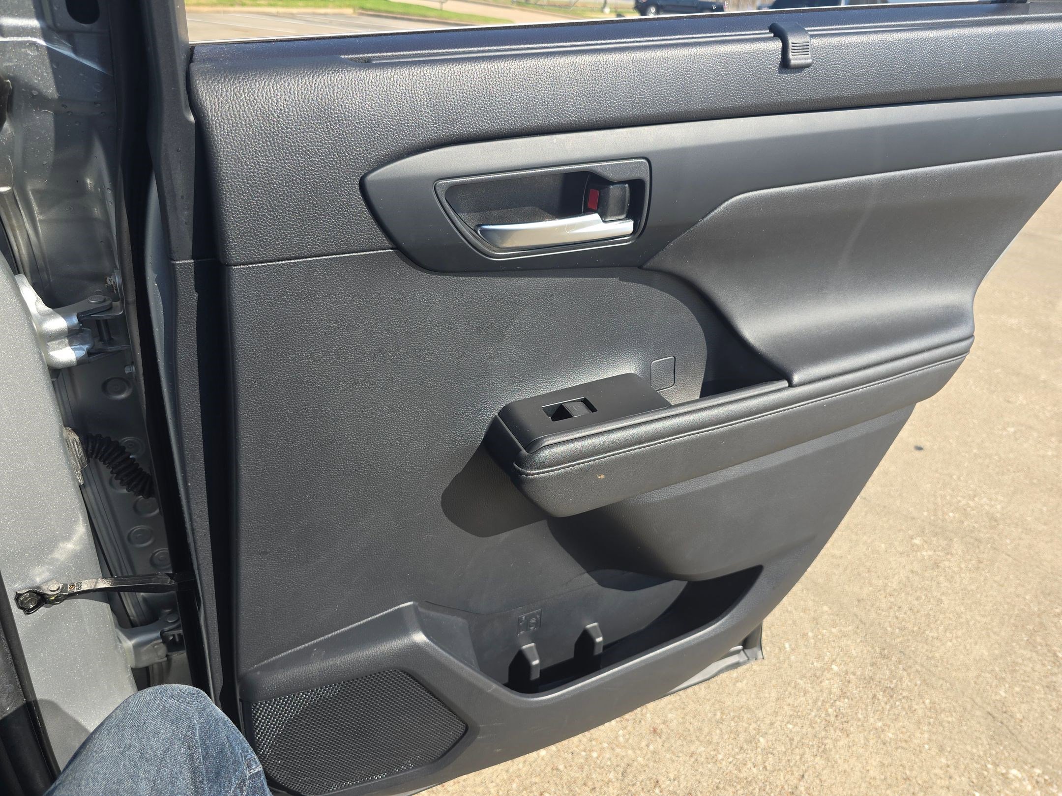 Used 2020 Toyota Highlander XLE image 29