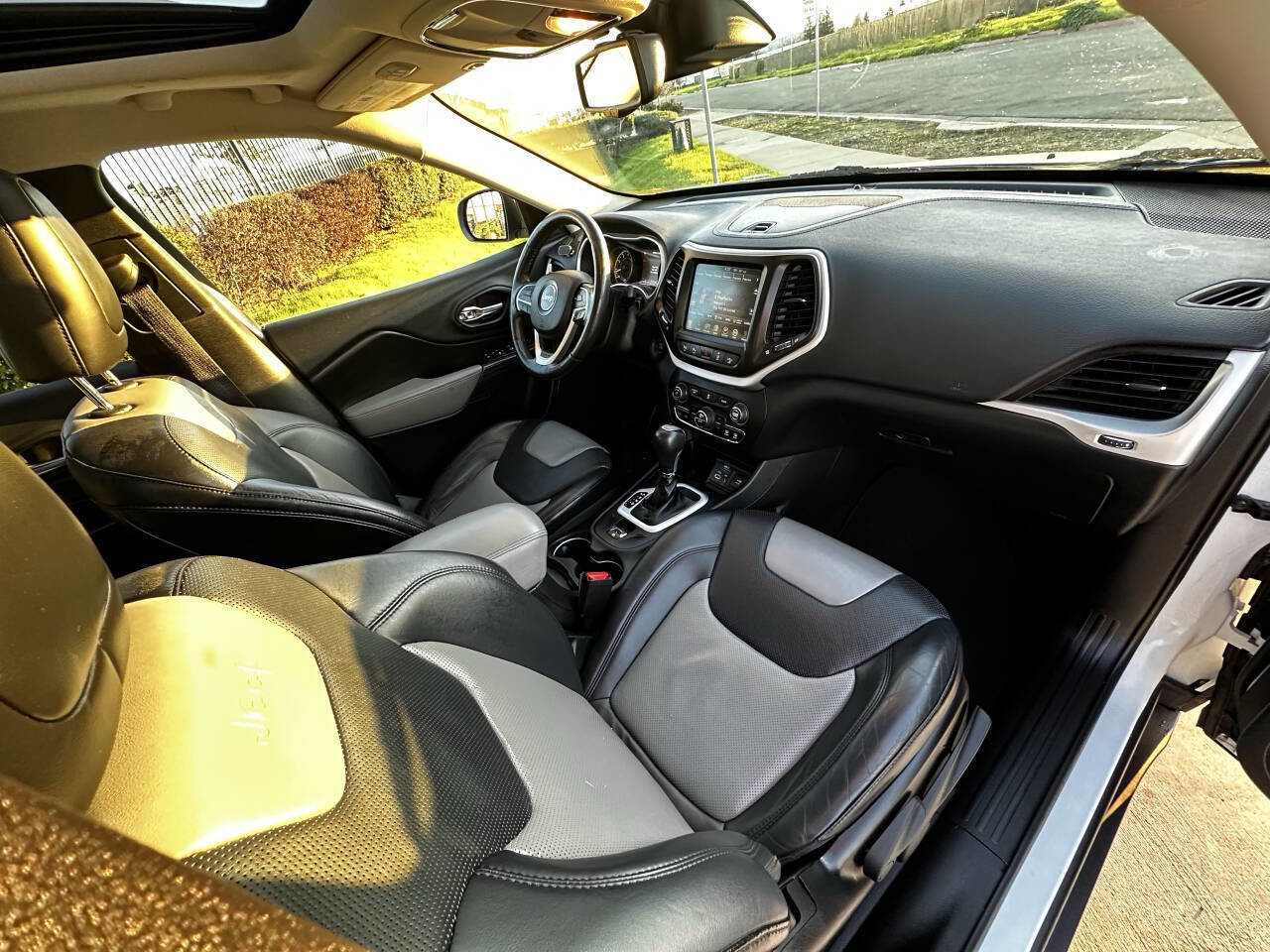 Used 2014 Jeep Cherokee Limited w/ Technology Group image 12