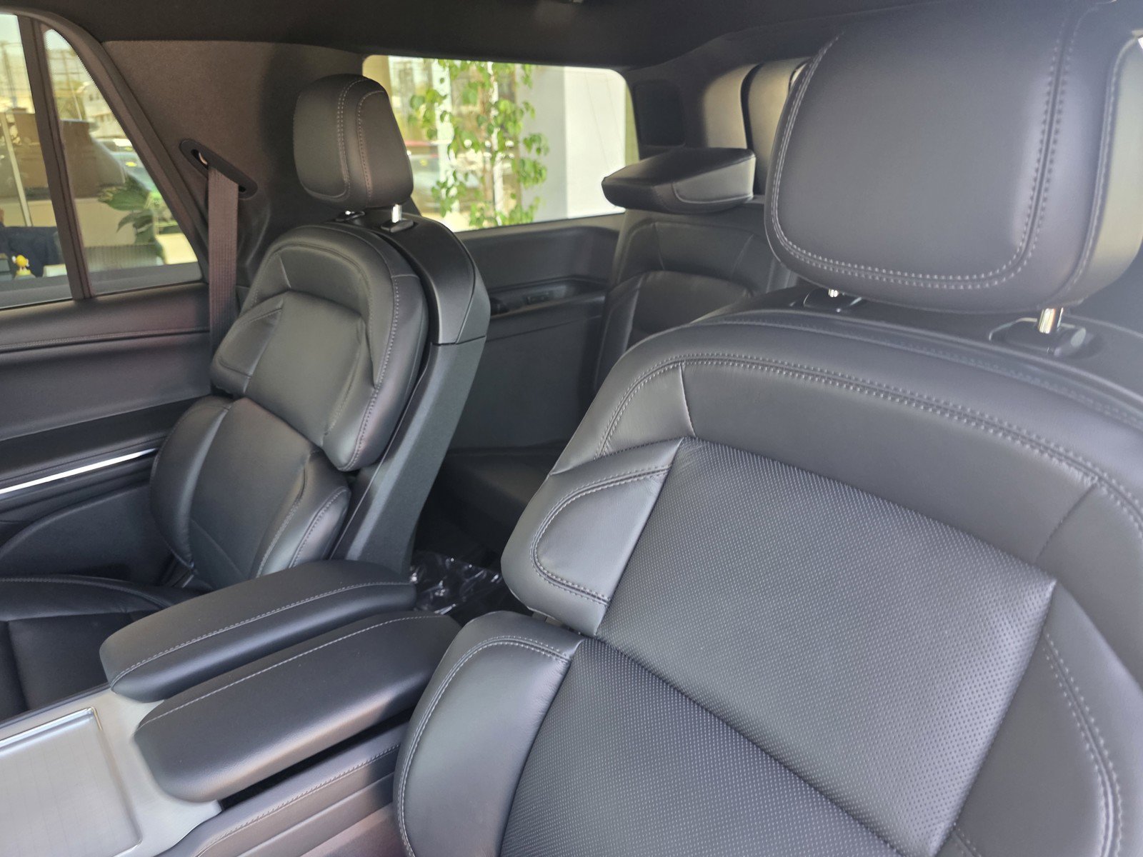New 2027 Lincoln Navigator Reserve w/ Jet Appearance Package AWD/4WD image 10
