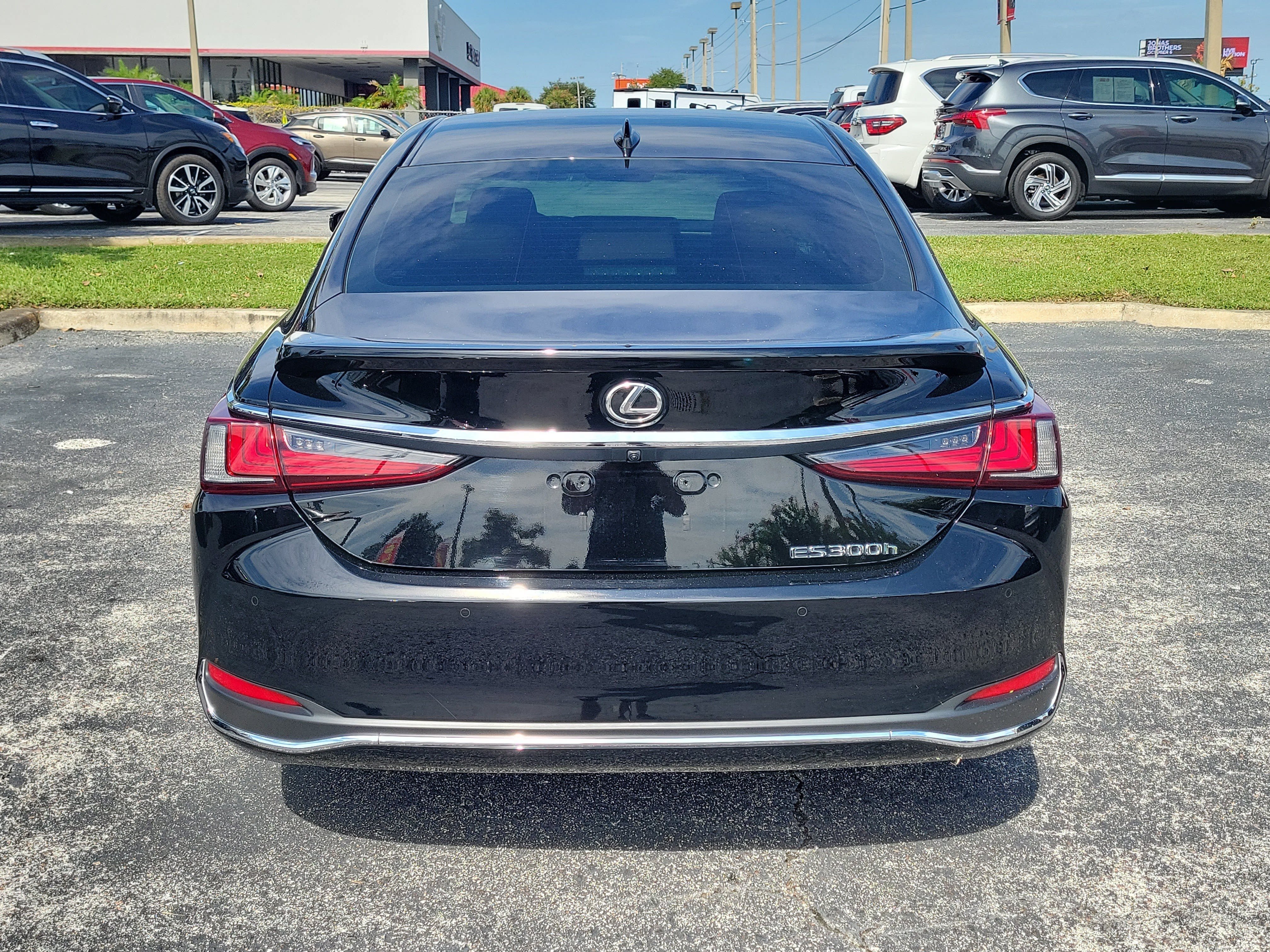 Used 2024 Lexus ES 300h w/ Premium Package FWD image 5