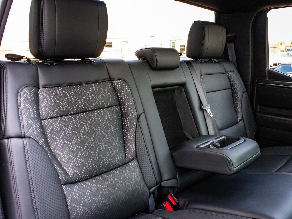 Used 2025 Toyota Tundra Limited AWD/4WD image 35