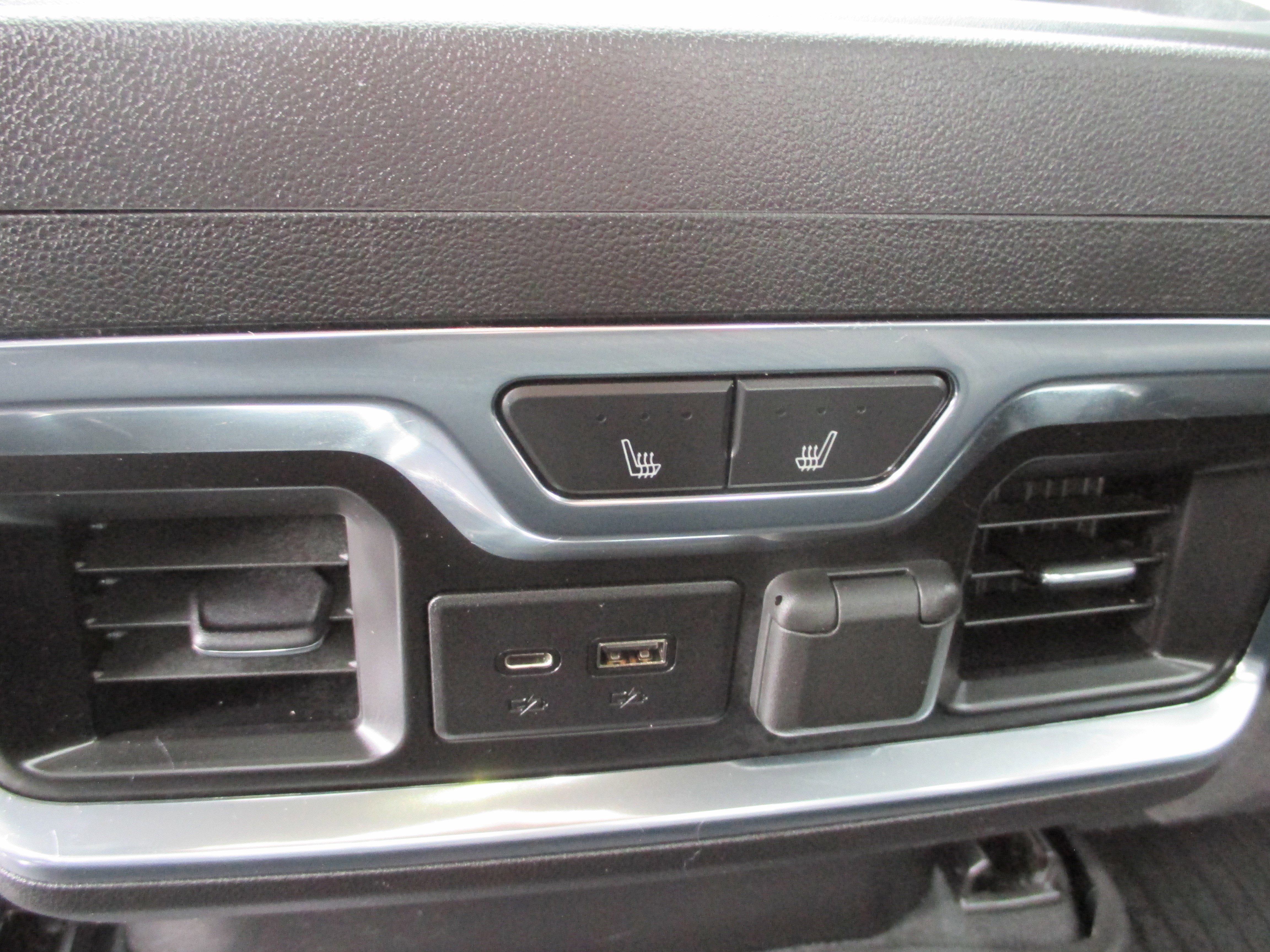 Used 2020 Chevrolet Silverado 2500 LTZ w/ LTZ Premium Package image 12