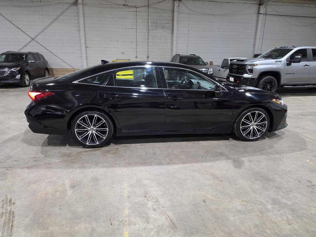 Used 2019 Toyota Avalon XSE w/ All Weather Liner Package FWD image 13