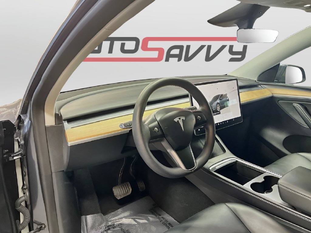 Used 2024 Tesla Model Y Long Range AWD/4WD image 9