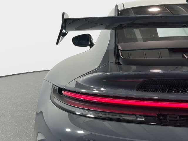 Used 2026 Porsche 911 GT3 w/ Weissach Package RWD image 16