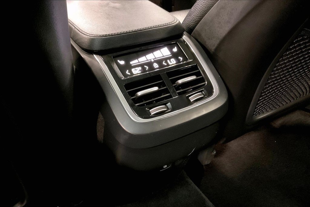 Certified 2023 Volvo XC90 B6 Plus w/ Protection Package Premier AWD/4WD image 11