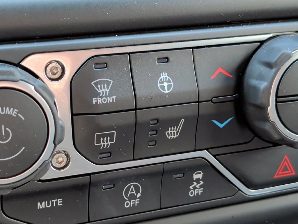 Used 2021 Jeep Wrangler Unlimited Sahara AWD/4WD image 27