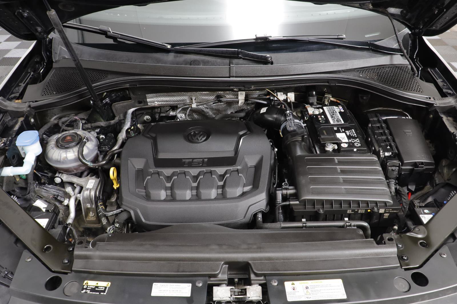 Used 2023 Volkswagen Tiguan SEL R-Line image 24