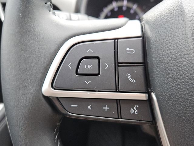 Used 2023 Toyota Highlander XLE FWD image 14