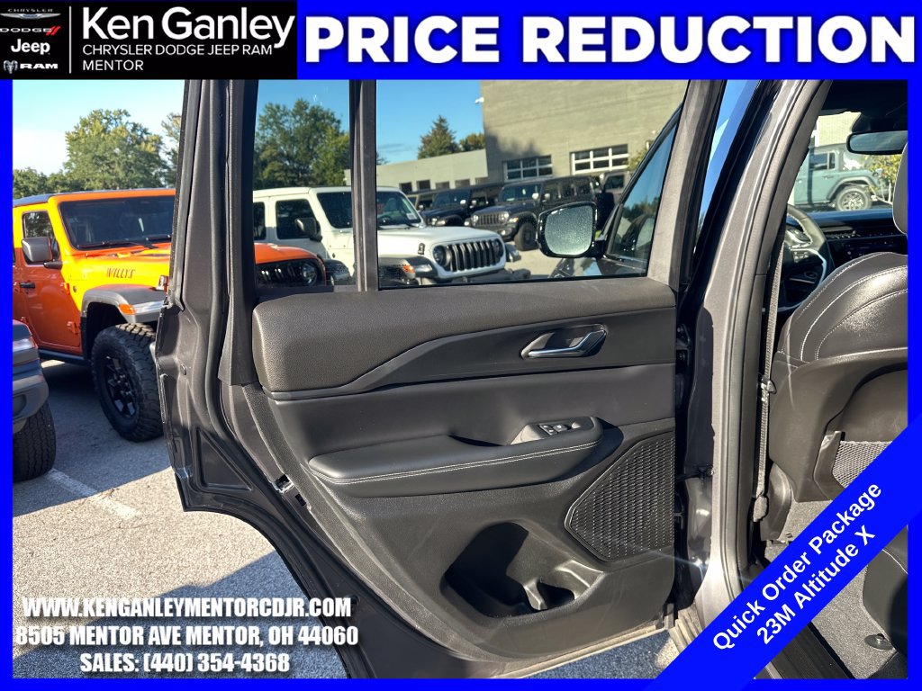 Used 2024 Jeep Grand Cherokee Altitude AWD/4WD image 23