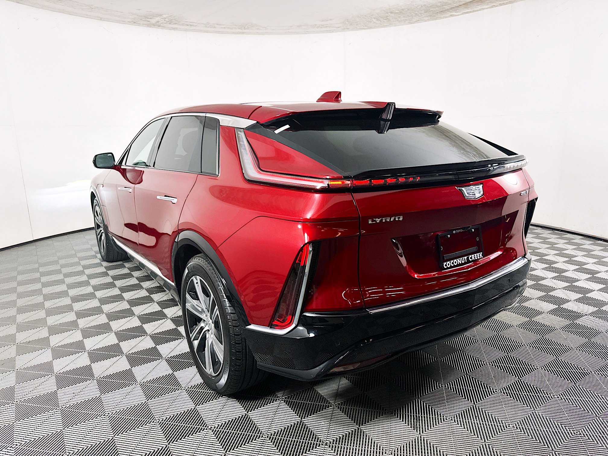 Used 2024 Cadillac Lyriq Luxury RWD image 5