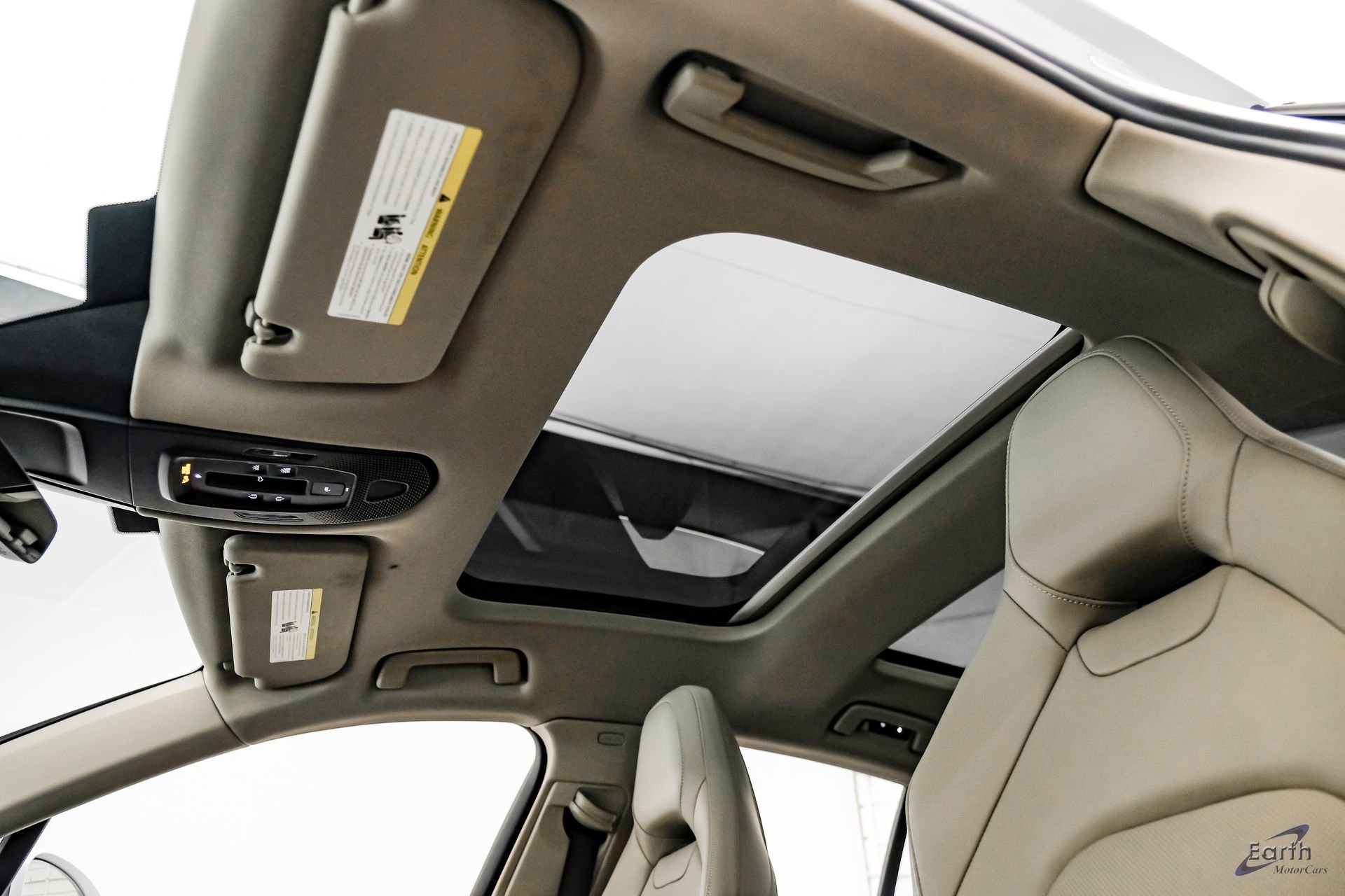 Used 2025 Porsche Panamera w/ Premium Package image 36