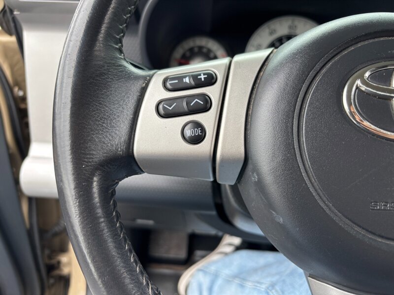 Used 2011 Toyota FJ Cruiser 4WD w/ Upgrade Pkg image 29