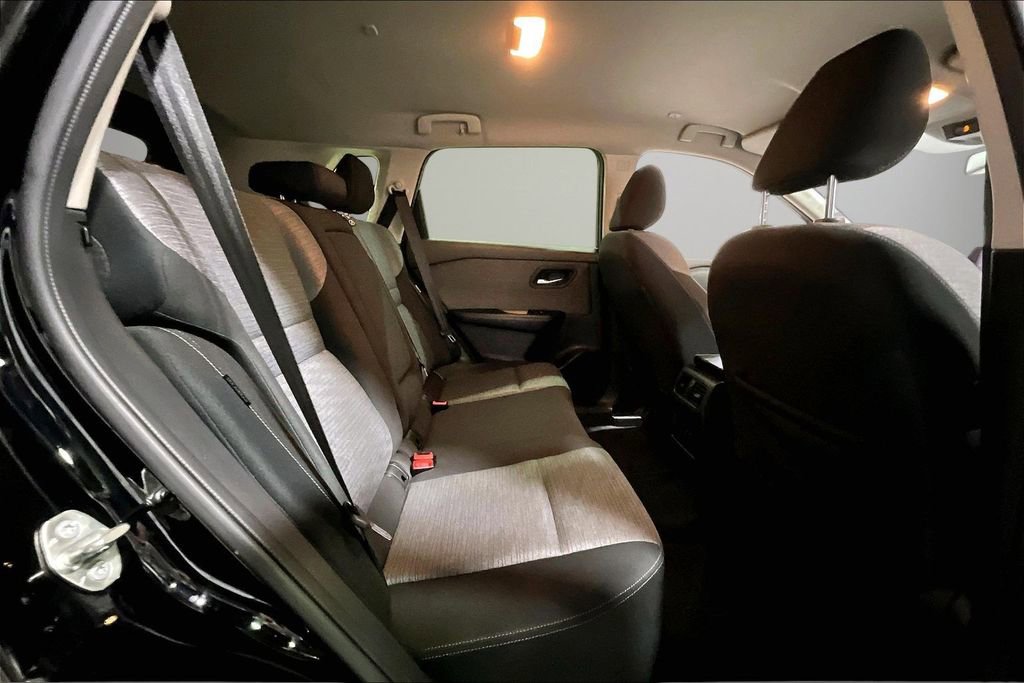 Used 2023 Nissan Rogue SV image 25
