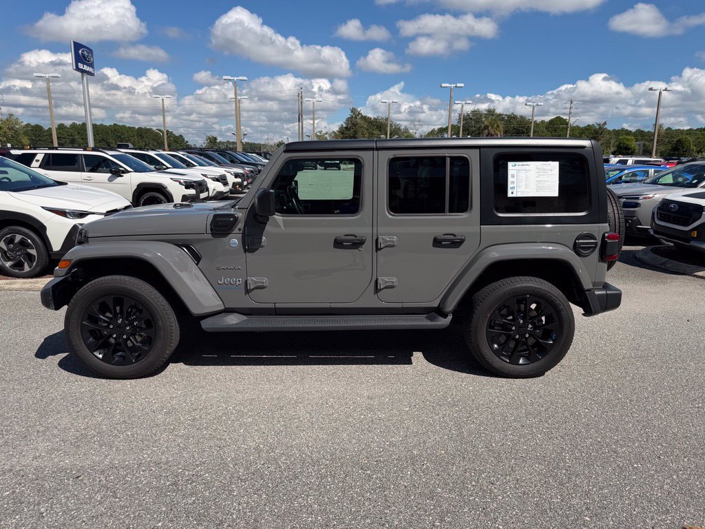 Used 2023 Jeep Wrangler Unlimited Sahara w/ Cold Weather Group AWD/4WD image 11