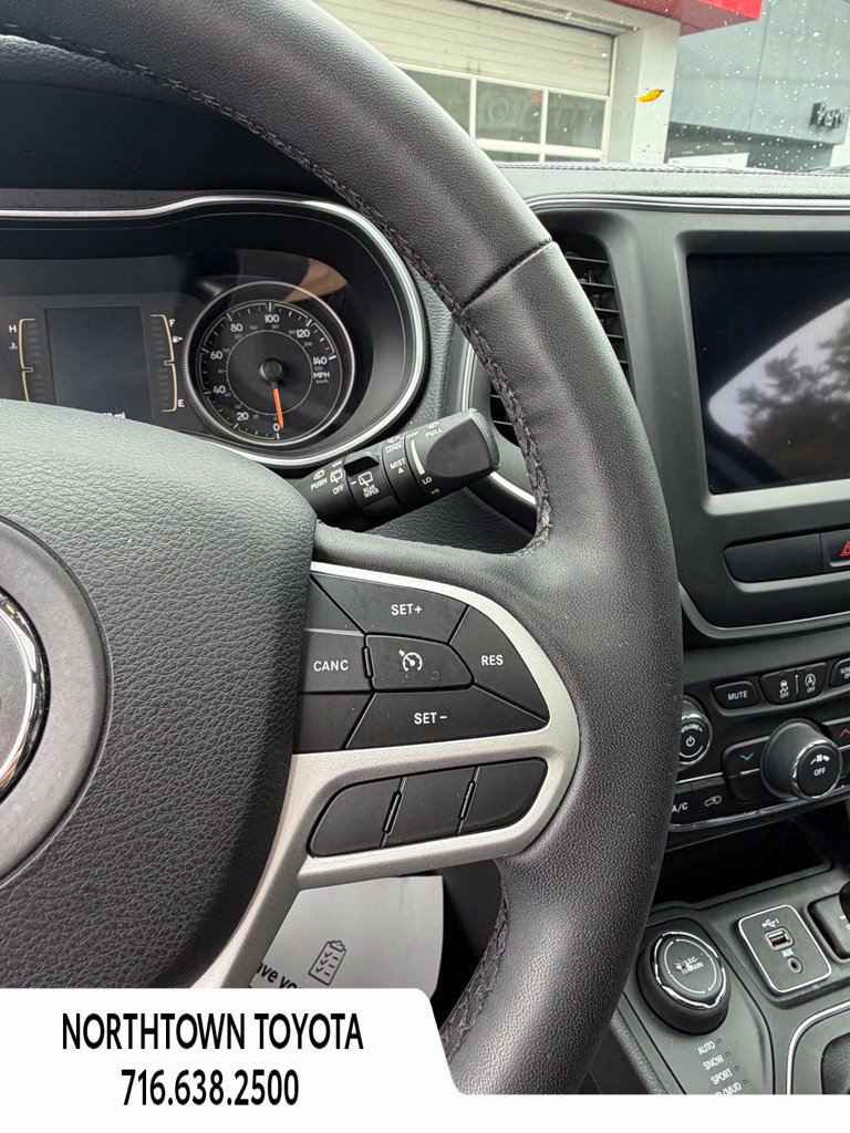 Used 2022 Jeep Cherokee Latitude w/ Sun & Sound Group AWD/4WD image 20