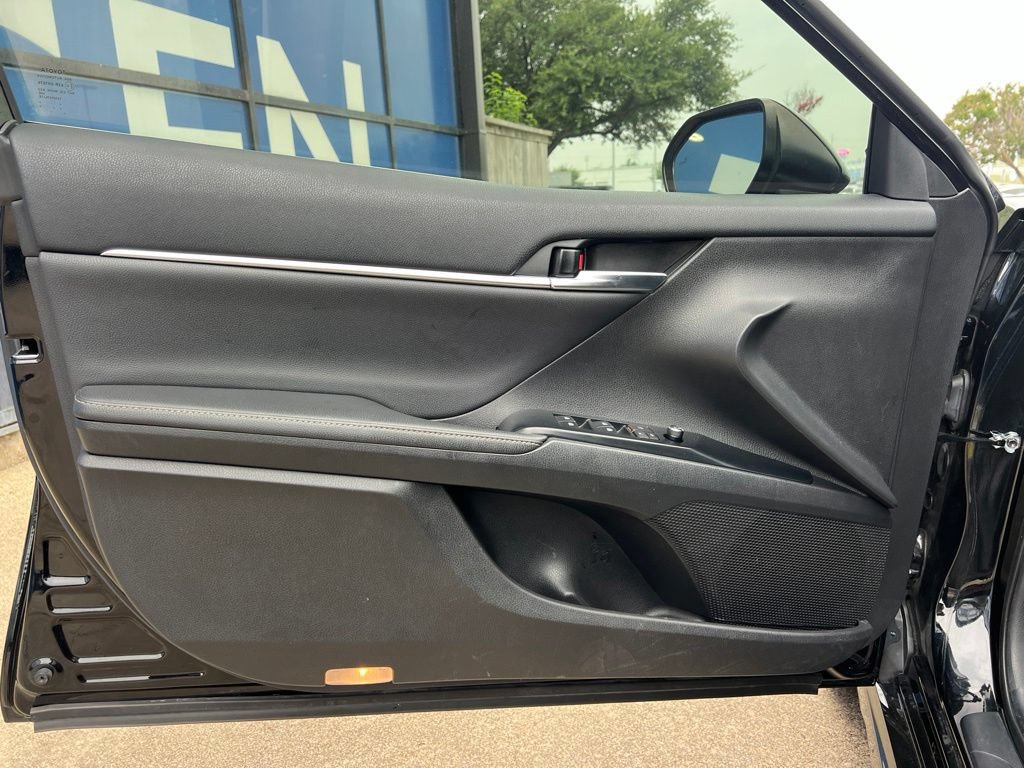 Used 2020 Toyota Camry XSE FWD image 21