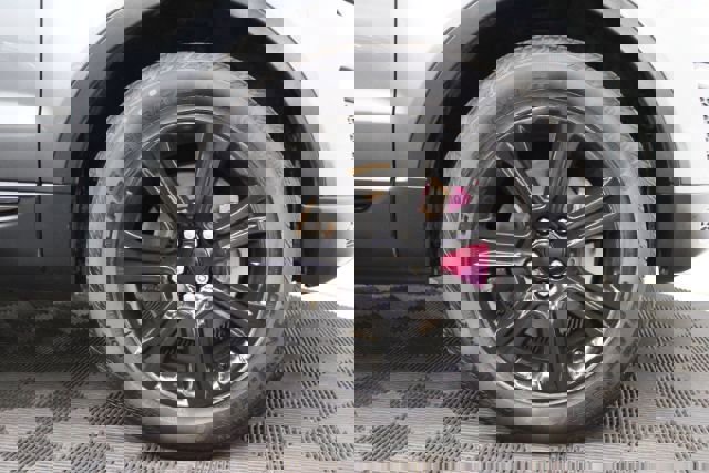 Used 2018 Land Rover Range Rover Evoque SE Premium image 5