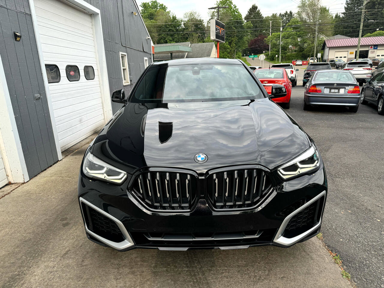 Used 2022 BMW X6 xDrive40i w/ Premium Package image 2