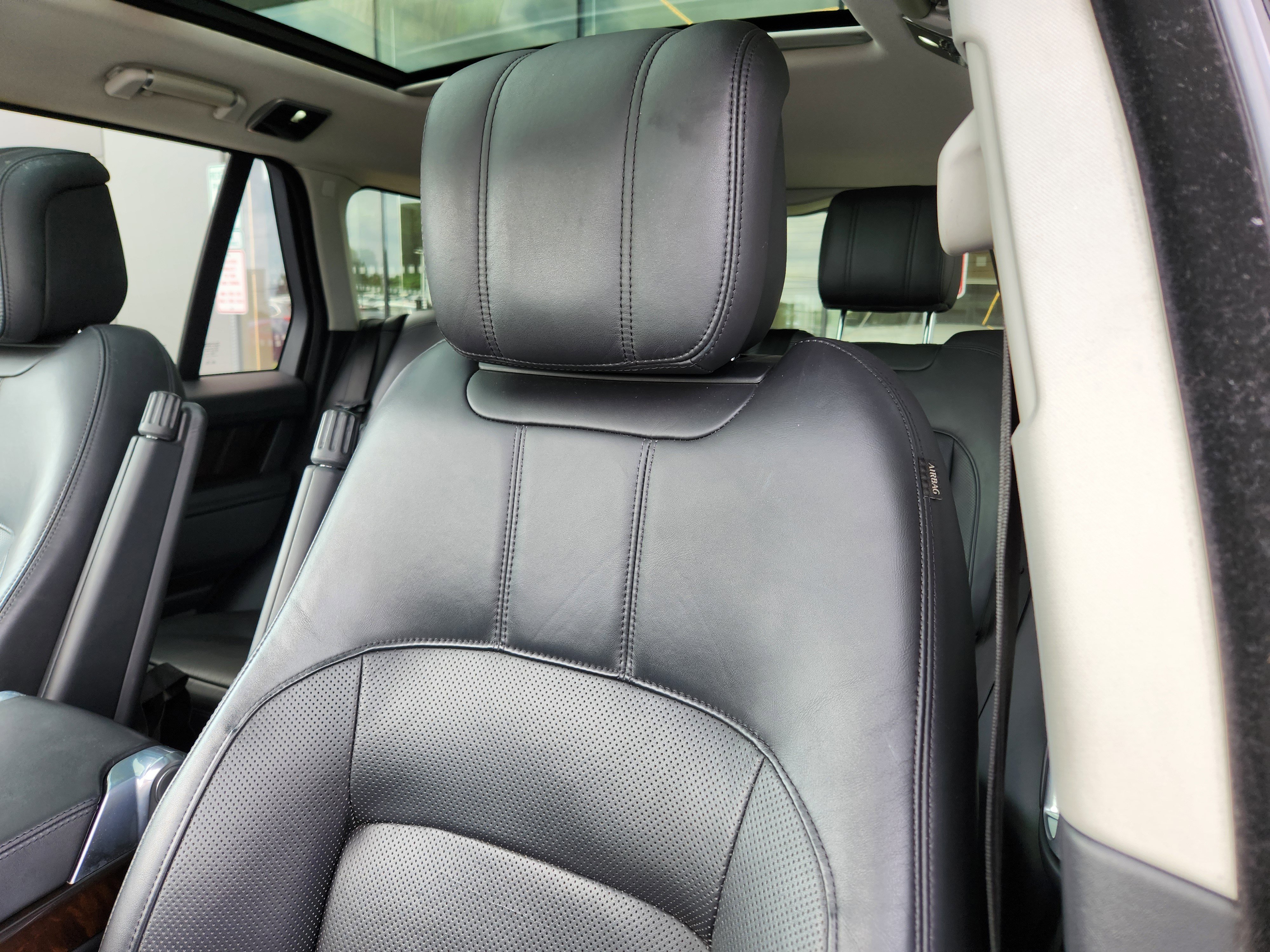 Used 2020 Land Rover Range Rover HSE image 11